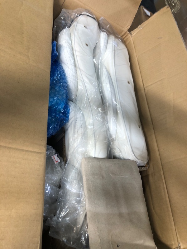 Photo 1 of WHITE OFFICE CHAIR