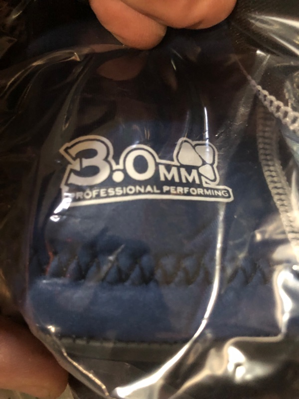 Photo 1 of LayaTone Wetsuit Women Full Body 3mm Neoprene Diving Suit with Back Zip, Wetsuits for Women in Cold Water Swimming Diving Snorkeling Kayaking Women's 3mm Back Zip Jellyfish Large