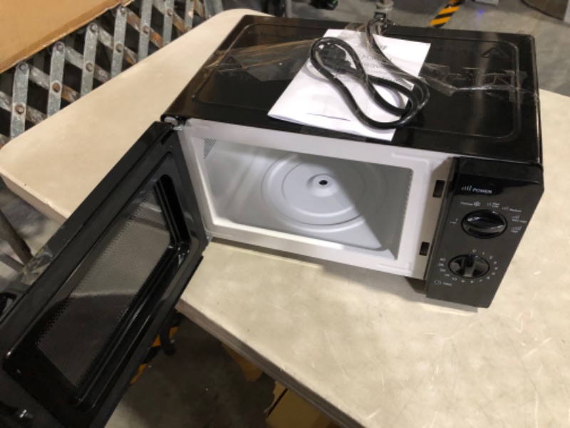 Photo 6 of ***MISSING GLASS TURNTABLE - UNABLE TO TEST - NO PACKAGING***
Commercial Chef Countertop Microwave Oven, 0.6 Cu. Ft, Black Black 0.6 Cubic Feet
