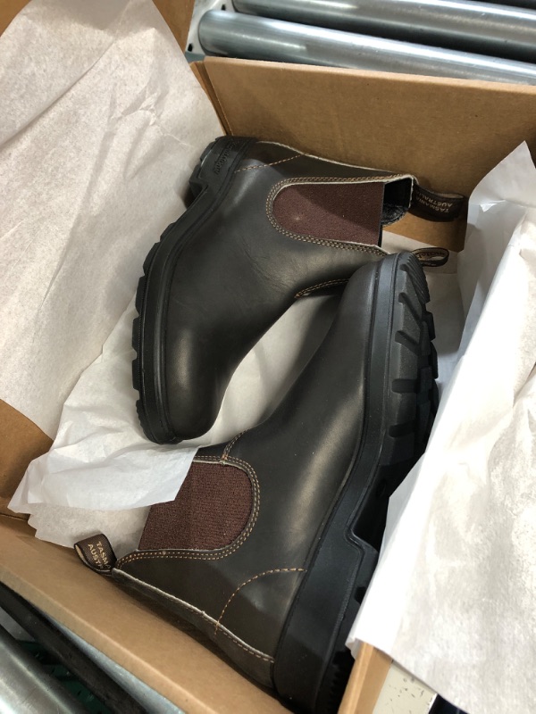 Photo 2 of Blundstone Men's 587 Round Toe Chelsea Boot 7 1/2