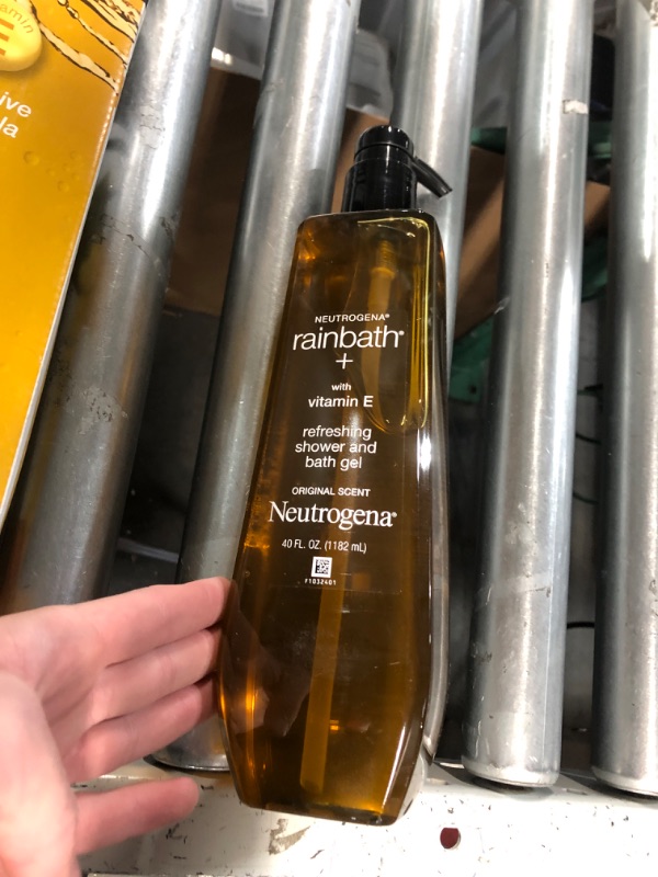 Photo 2 of Neutrogena Rainbath + Vitamin E Original Scent Shower Gel, 40 fl oz