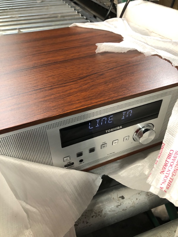 Photo 2 of Toshiba TY-CWU700 Vintage Style Retro Look Micro Component Wireless Bluetooth Audio Streaming & CD Player Wood Speaker System