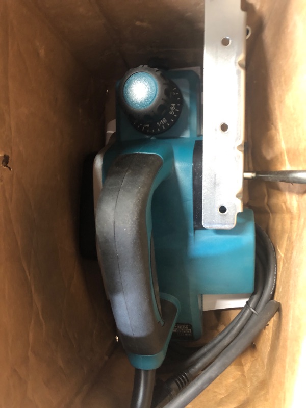 Photo 2 of Makita KP0800 240V 82mm Cepilladora