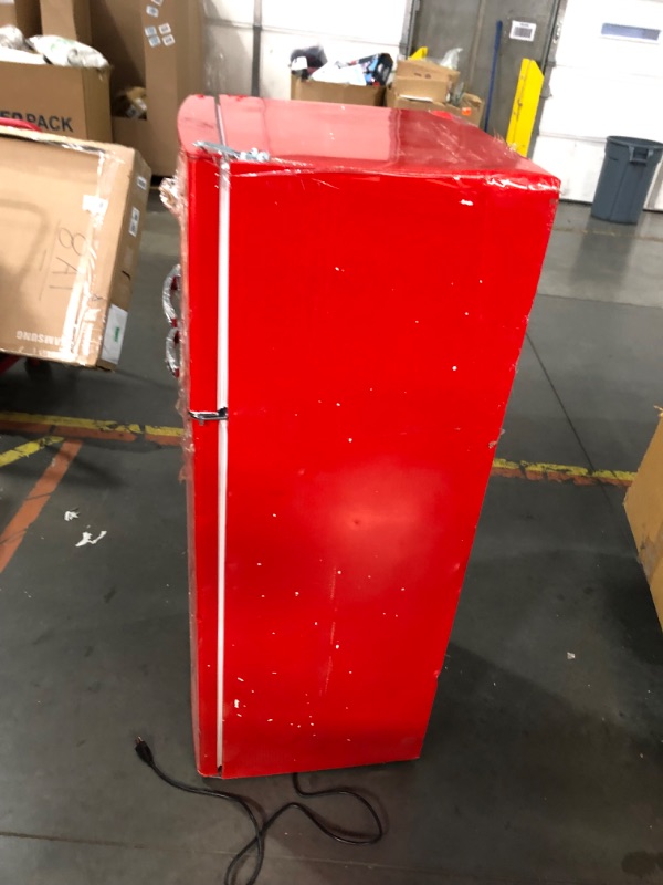 Photo 8 of ***NONREFUNDABLE - MAJOR DAMAGE - THIS SALE FINAL - SEE COMMENTS***
Frigidaire EFR753-Red, 2 Door Apartment Size Refrigerator with Freezer, 7.5 cu ft, Retro, Red