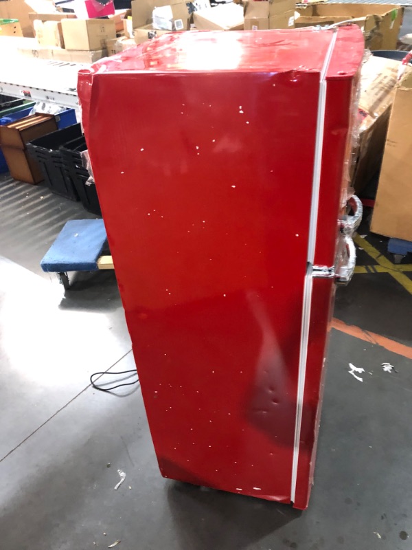 Photo 15 of ***NONREFUNDABLE - MAJOR DAMAGE - THIS SALE FINAL - SEE COMMENTS***
Frigidaire EFR753-Red, 2 Door Apartment Size Refrigerator with Freezer, 7.5 cu ft, Retro, Red