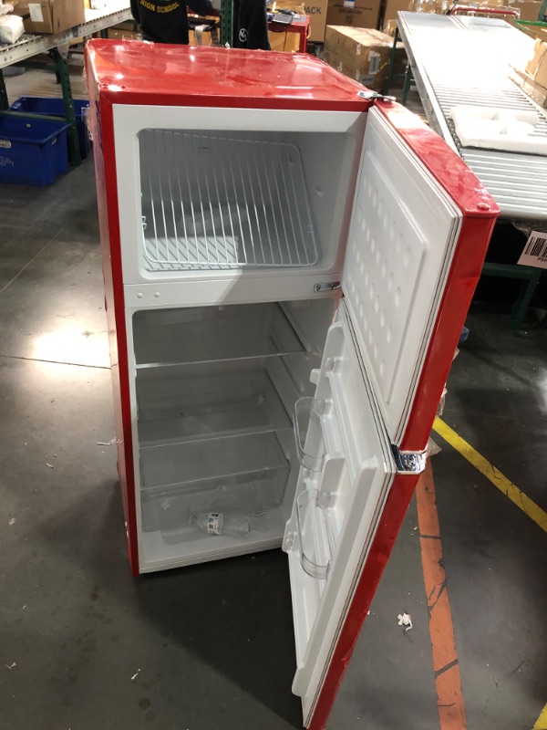 Photo 16 of ***NONREFUNDABLE - MAJOR DAMAGE - THIS SALE FINAL - SEE COMMENTS***
Frigidaire EFR753-Red, 2 Door Apartment Size Refrigerator with Freezer, 7.5 cu ft, Retro, Red