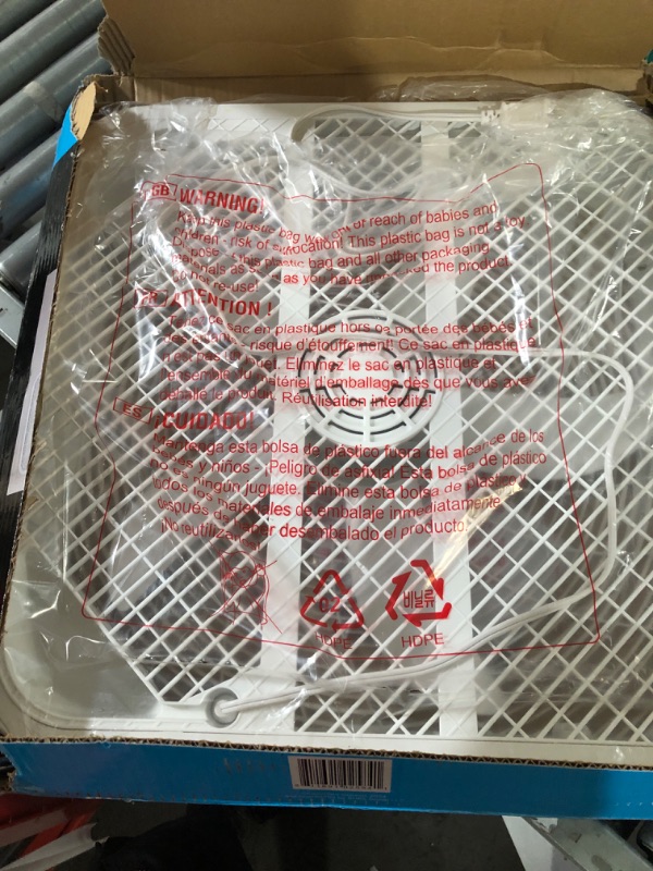 Photo 1 of ***(NO RETURNS OR REFUNDS/ FOR PARTS ONLY/ NON FUNCTIONAL)***
Genesis 20" Box Fan, 3 Settings, Max Cooling Technology, Carry Handle, White (G20BOX-WHT)