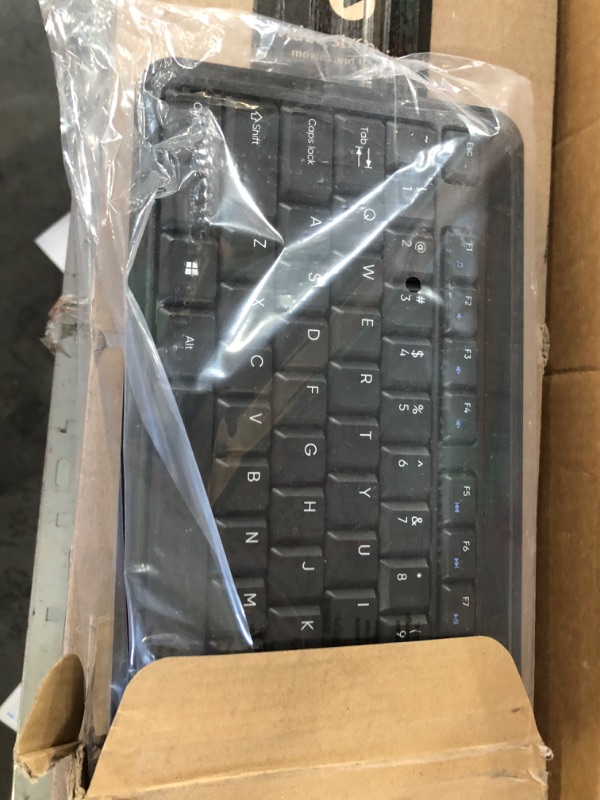 Photo 1 of ***(NO RETURNS OR REFUNDS/ FOR PARTS ONLY/ NON FUNCTIONAL)***
Amazon Basics 2.4GHz Wireless Computer Keyboard and Mouse Combo, Quiet and Compact US Layout (QWERTY), Black