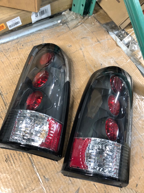 Photo 2 of AXLAHA Tail Lights Assembly Compatible for 1999 2000 2001 2002 Chevy Silverado 1500 2500/2001 2002 2003 Silverado 3500/2001-2006 GMC Sierra 3500/2007 GMC Sierra Classic Body Style Brake Rear Lamps D-Black Housing Clear Lens