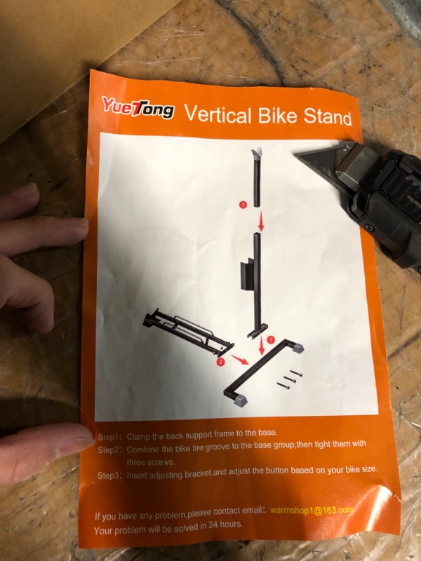 Photo 1 of *FOR PARTS ONLY* NON FUNCTIONAL
YuetTong Vertical Bike Stand