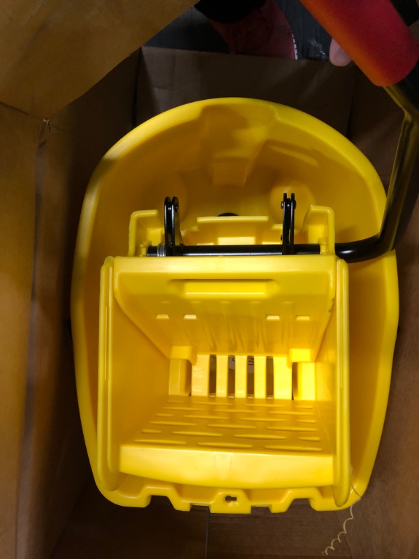 Photo 3 of (PARTS ONLY, BROKEN TOP) NON REFUNDABLE
Rubbermaid Commercial Products 35-qt Wavebrake Mop Bucket with Drain