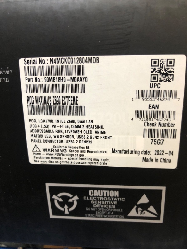 Photo 9 of ASUS ROG Maximus Z690 Extreme(WiFi 6E)LGA 1700(Intel 12th Gen)EATX gaming motherboard(PCIe5.0,DDR5,24+1 power stages,5x M.2,PCIe 5.0 M.2,10Gb&2.5GbLAN,2xThunderbolt 4,PCIe 5.0 Hyper M.2 card bundled)