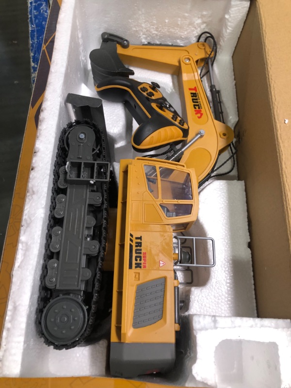 Photo 2 of 2FUN Remote Control Bulldozer Toys for Boys, Remote Control Bulldozer with Metal Dozer Blade, Toys for Boys 3-5 4-7 8-12 Year Old Kids Christmas Birthday Gift