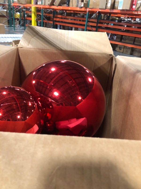 Photo 3 of 6 Pcs Extra Large Christmas Ball Ornaments 2 Pcs 12 Inch 4 Pcs 6 Inch Hanging Ball Oversized Huge Big Shatterproof Christmas Plastic Ball Ornament Decor for Outside Lawn Yard Xmas Tree(Red)