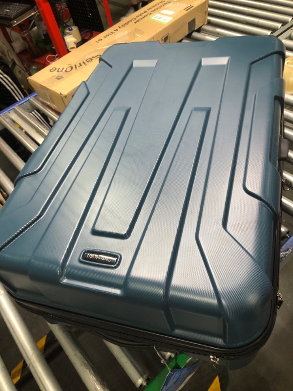 Photo 2 of Centric 28-Inch Hard-Side Spinner Suitcase