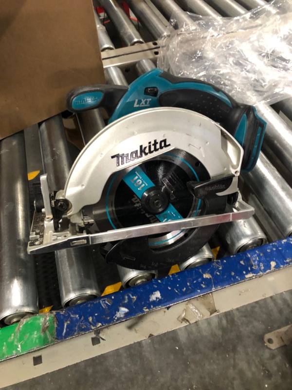 Photo 4 of Makita XSS02Z 18V LXT Lithium-Ion Cordless 6-1/2" Circular Saw, Tool Only