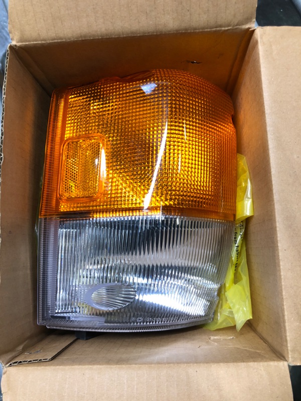 Photo 2 of Depo 313-1512R-AS Replacement Passenger Side Park Signal Lamp Assembly (This product is an aftermarket product. It is not created or sold by the OE car company) Passenger Side (RH)