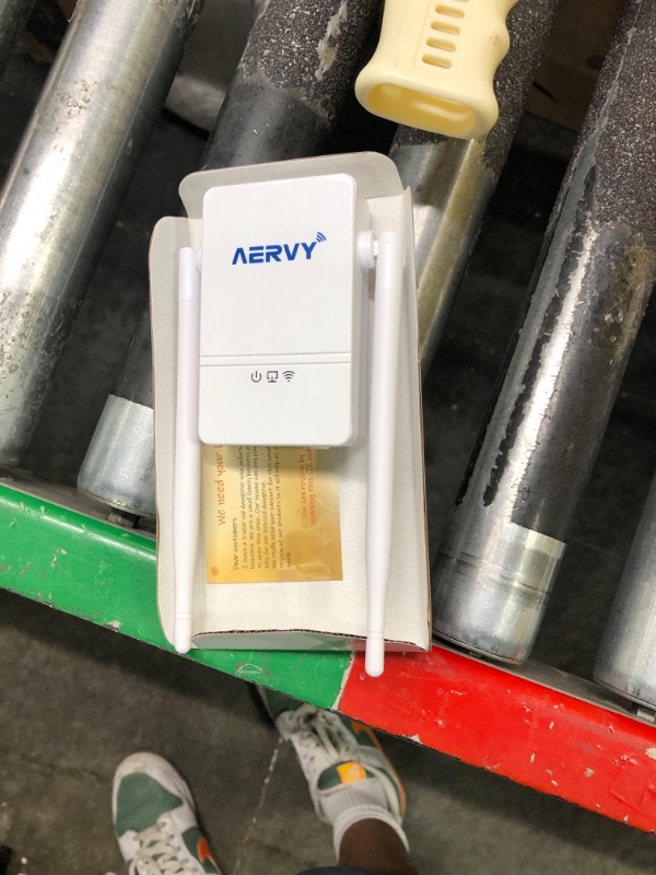 Photo 1 of Aervy 300mbps wifi range extender 