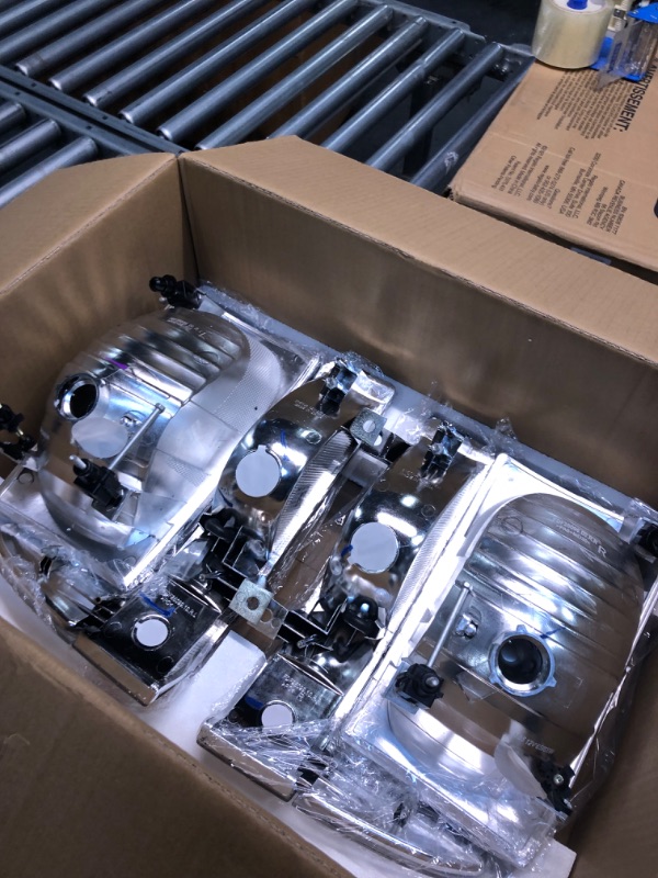 Photo 1 of ROADEAL Headlights Assembly for 1999 2000 2001 2002 2003 2004 Ford F250 F350 F450 F550 Super Duty / 00 01 02 03 04 Ford Excursion Sets Headlamp with Bumper Lamps Chrome Housing