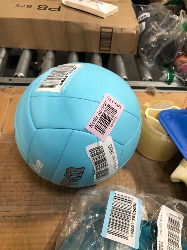 Photo 2 of ** small slit ** still holds air ** WILSON AVP Soft Play Volleyball - Official Size AVP Soft Play Blue
