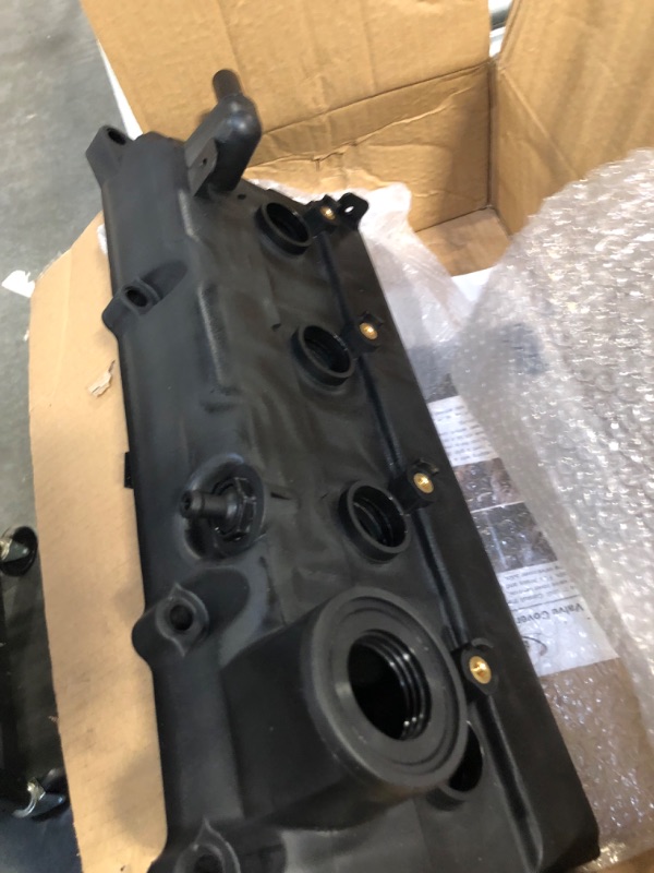 Photo 1 of BDFHYK Engine Valve Cover with Gasket Compatible with 2002 2003 2004 2005 2006 Nissan Altima Sentra 2.5L L4 Replace 132643Z001 264982