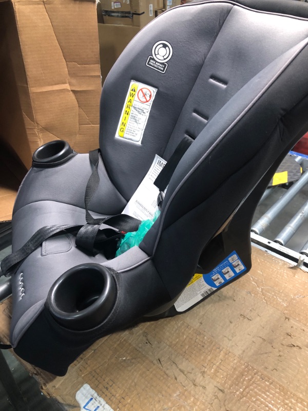 Photo 4 of **USED** Cosco Onlook 2-in-1 Convertible Car Seat, Rear-Facing 5-40 pounds and Forward-Facing 22-40 pounds and up to 43 inches, Black Arrows
