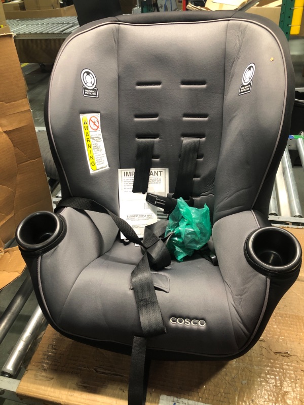 Photo 3 of **USED** Cosco Onlook 2-in-1 Convertible Car Seat, Rear-Facing 5-40 pounds and Forward-Facing 22-40 pounds and up to 43 inches, Black Arrows
