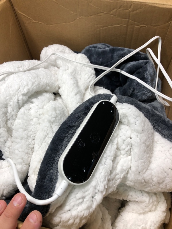 Photo 4 of **Good Used**Hiundee Heated Blanket Twin Size, Dual Control Electric Throw Blanket with 10 Heating Levels, 5 Auto Shut Off Levels?Warm Soft Flannel Machine Washable Fast Heating Electric Throw, Grey Grey Twin