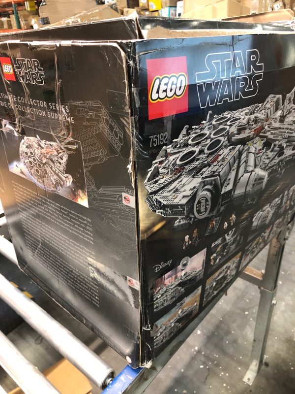 Photo 3 of **new open**LEGO Star Wars Millennium Falcon 75192