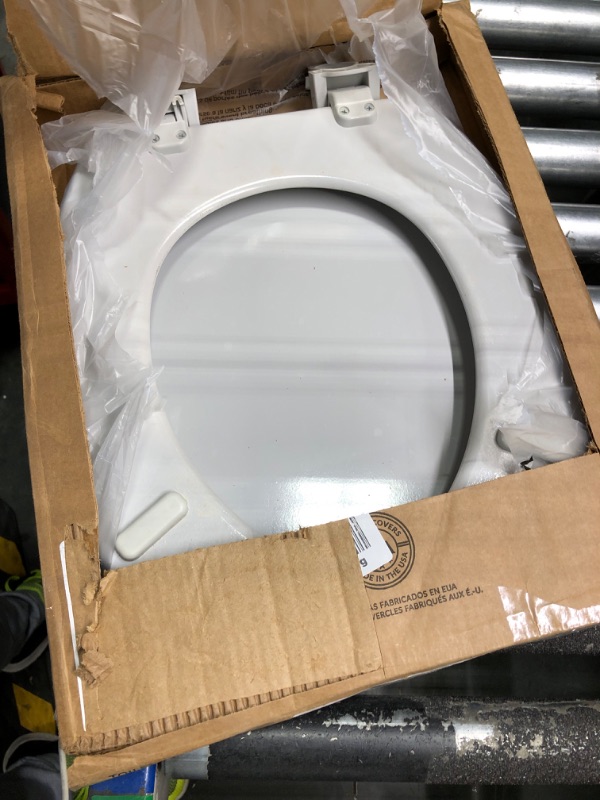 Photo 3 of **USED DAMAGED** Bemis 500EC 062 Molded Wood Round Toilet Seat With Easy Clean & Change Hinge, Ice Grey 1 Pack Round Ice Gray