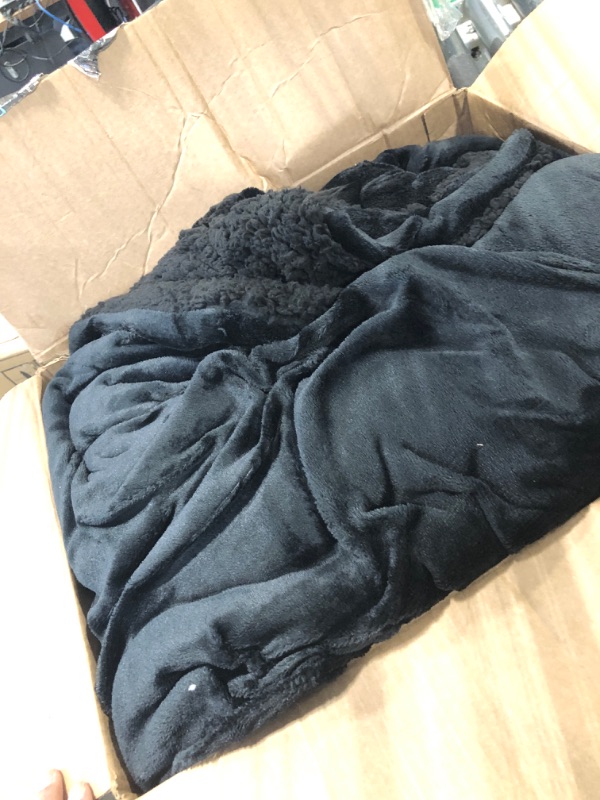 Photo 2 of BEDSURE Sherpa Fleece King Size Blanket for Bed - Black Thick Fuzzy Warm Soft Large Blankets King Size, 108x90 Inches King/Cal King Black