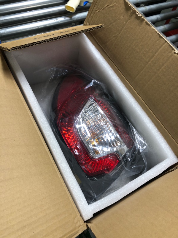 Photo 2 of G-PLUS Tail Light w/Bulbs Compatible with Chevy Traverse 2013 2014 2015 2016 2017 Right Passenger Side Outer 84266020, 23301757, GM2805112 Clear Lens 2013-2017 Traverse Red Lens(Right Side)