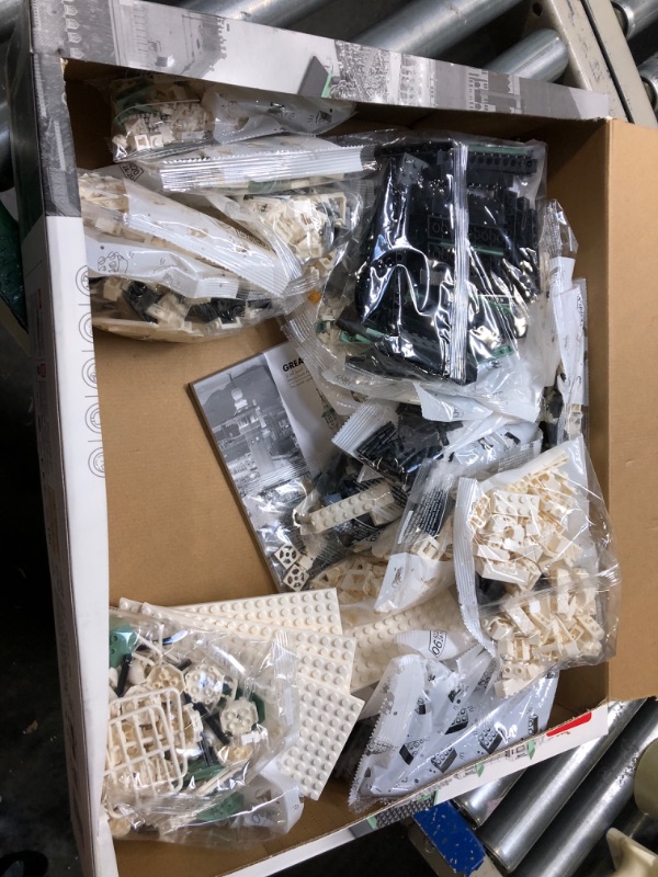 Photo 1 of Alif and Friends Masjid Al Haram Building Blocks Set - 2000+ Pcs Grand Mosque of Mecca Islamic Toys for Kids - Muslim Eid Mubarak Gifts for Kids