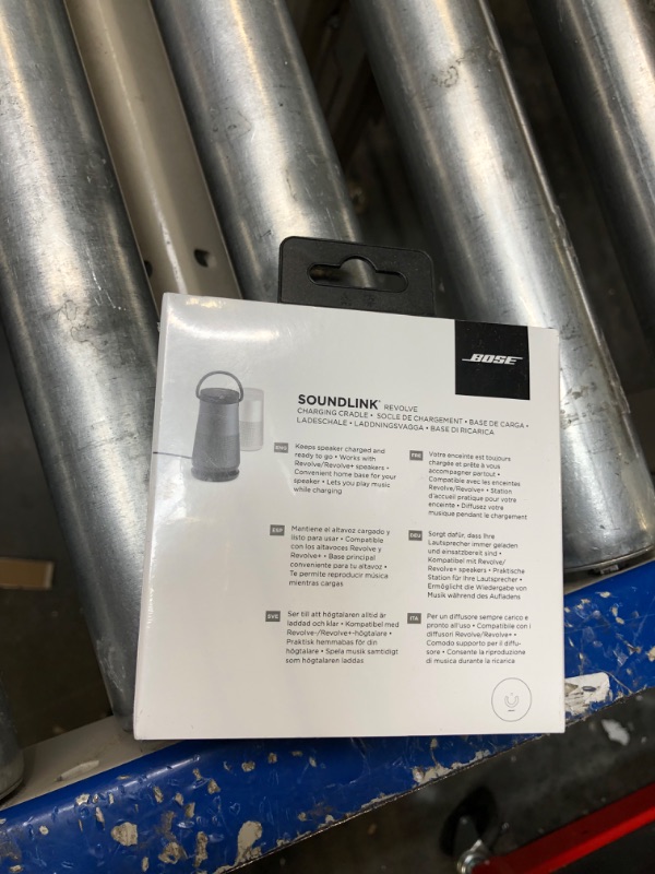 Photo 1 of Bose SoundLink Revolve Charging Cradle Black
