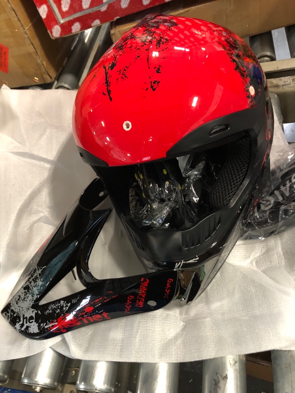 Photo 3 of  Bike Helmets Youth Motocross Helmet Fashion Adult Motorcycle Helmet Off-Road Moutain Bike Helmet DOT Approved 4Pcs Set
Style:Red