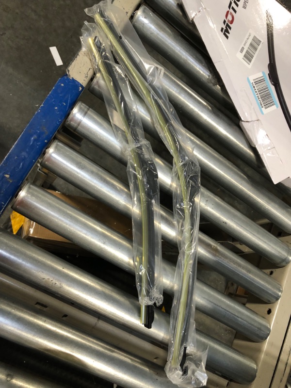 Photo 1 of MOTIUM OEM QUALITY Premium All-Season Windshield Wiper Blades (24"+18" pair for front windshield)