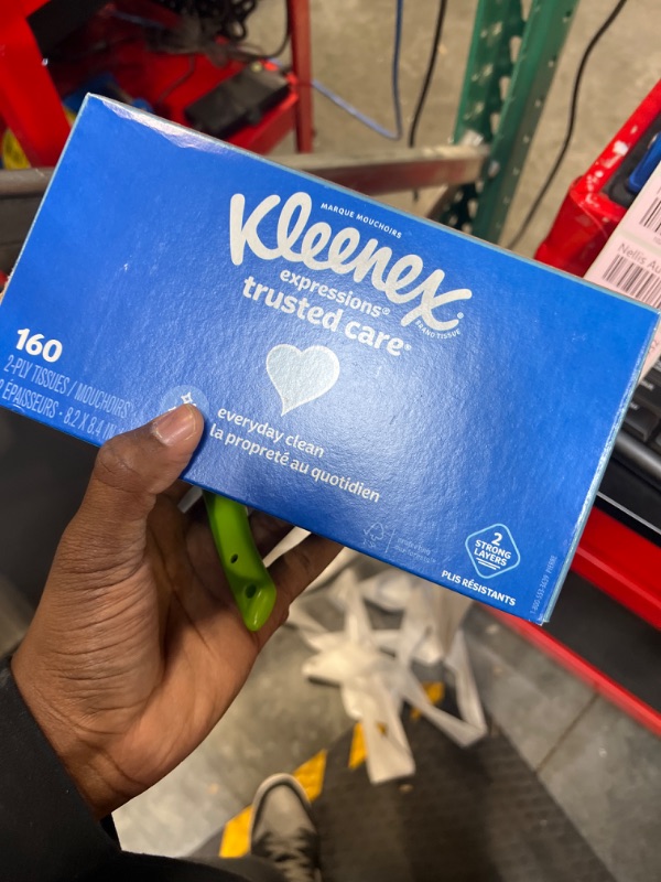 Photo 4 of Kleenex 16 Pocket Packs (10 per pack), White, Box