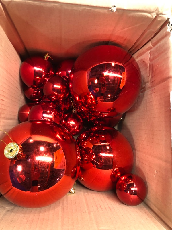 Photo 3 of 22 Pcs Oversized Christmas Ornaments Giant Christmas Plastic Balls Bulk 8", 6", 3", 2" Red and Green Christmas Balls Shatterproof for Xmas Tree Outdoor Lawn Yard Porch Hanging Decorations(Red)