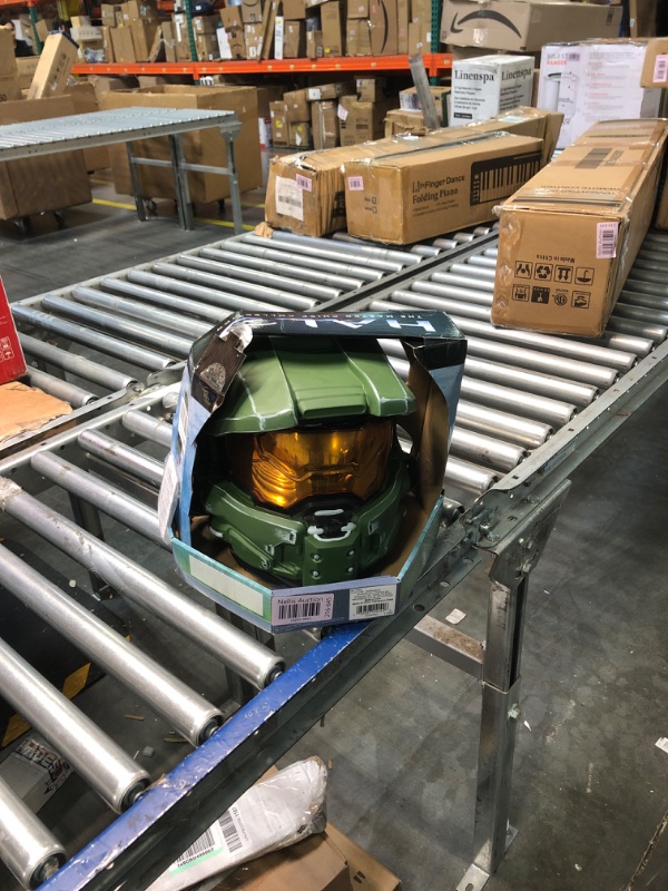 Photo 2 of Deluxe Master Chief Light-Up Helmet - Halo