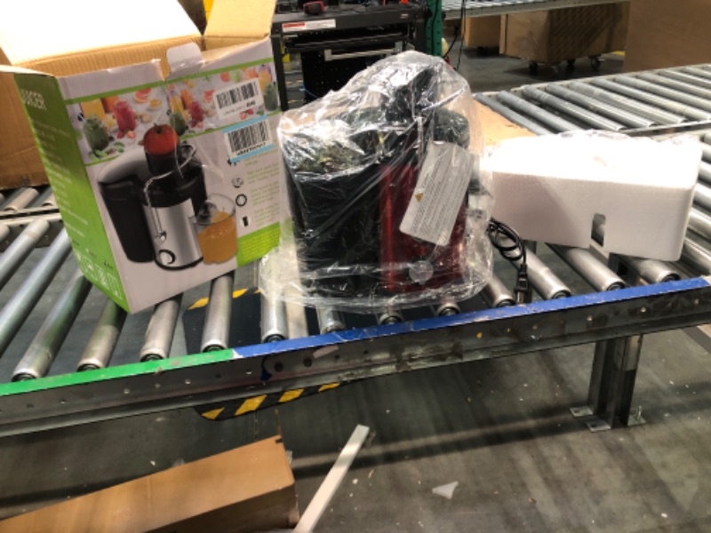 Photo 1 of **New Opened**Juicer Machine, 600W Juicer with 3.5” Wide Mouth for Whole Fruits and Veg, Juice Extractor with 3 Speeds, BPA Free, Easy to Clean, Compact Centrifugal Juicer Anti-drip red