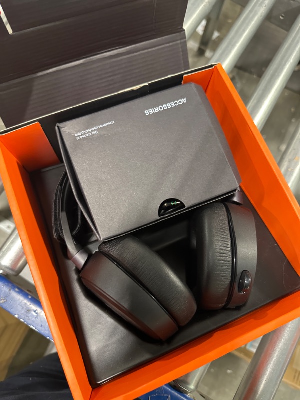 Photo 1 of SteelSeries Arctis Prime 3.5mm/ USB Type-C Connector Circumaural Headset