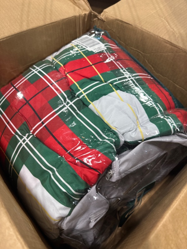 Photo 2 of ** USED**  Flysheep Christmas Comforter Set 3 Pieces King Size, Red Green White Plaid Reversible Design, Soft Microfiber Lightweight Bedding Sets Plaid King (1 Comforter + 2 Pillow Shams)