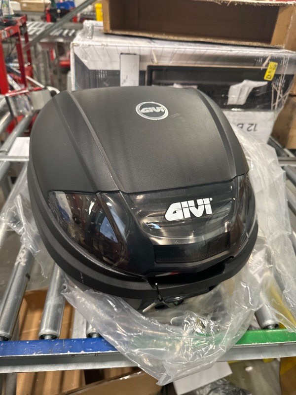 Photo 3 of GIVI E300NT2 30 liter Monolock top case