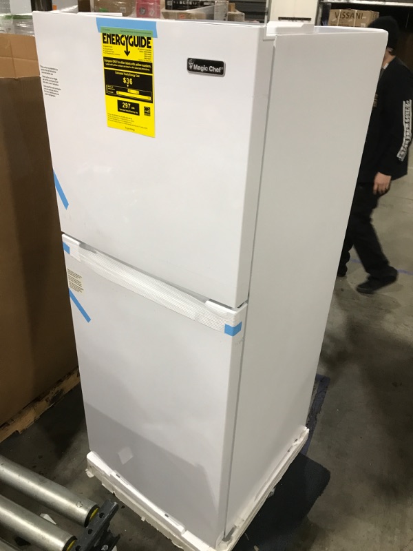 Photo 1 of Magic Chef HMDR1000WE 10.1 cu.ft. top Freezer/Refrigerator, White