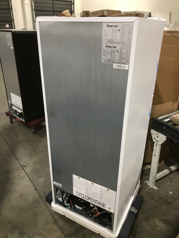 Photo 1 of Magic Chef HMDR1000WE 10.1 cu.ft. top Freezer/Refrigerator, White