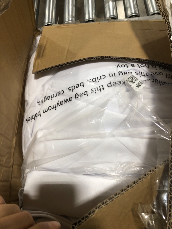 Photo 1 of Vidafete 10 Pack 108inch Round Tablecloth Polyester Table Cloth?Stain Resistant and Wrinkle Polyester Dining Table Cover for Kitchen Dinning Party Wedding Rectangular Tabletop Buffet Decoration(White) 10 Pack 108Round White