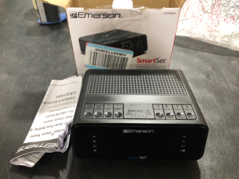 Photo 1 of Emerson SmartSet Alarm Clock Radio with AM/FM Radio, Dimmer, Sleep Timer and .9" LED Display, CKS1900 (Black)