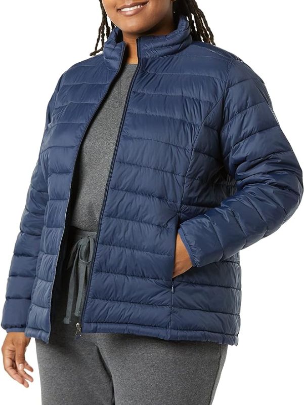 Photo 1 of Amazon Essentials Women's Lightweight Long-Sleeve Water-Resistant Packable Puffer Jacket size m