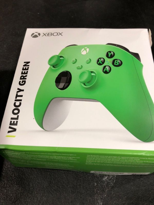 Photo 2 of Microsoft Xbox Wireless Controller Velocity Green (Xbox Series X)