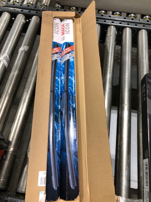 Photo 2 of Bosch ICON Wiper Blades 26A18A (Set of 2) Fits Acura: 19 RDX, Hyundai: 19-11 Sonata, Toyota: 18-13 Avalon, Toyota: 17-12 Camry +More, Up to 40% Longer Life, Frustration Free Packaging 26A and 18A Frustration Free Combo